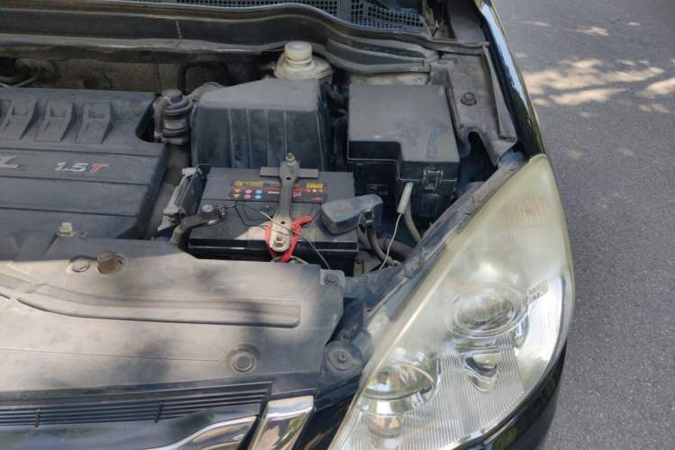 Used Haval H6 2015 Upgraded Model 1.5T Manual Two-Wheel Drive Elite Version Engine Bay Left