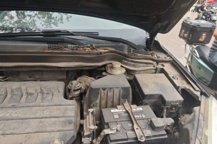 Used Haval H6 2015 Upgraded Model 1.5T Manual Two-Wheel Drive Elite Version Engine Bay Left