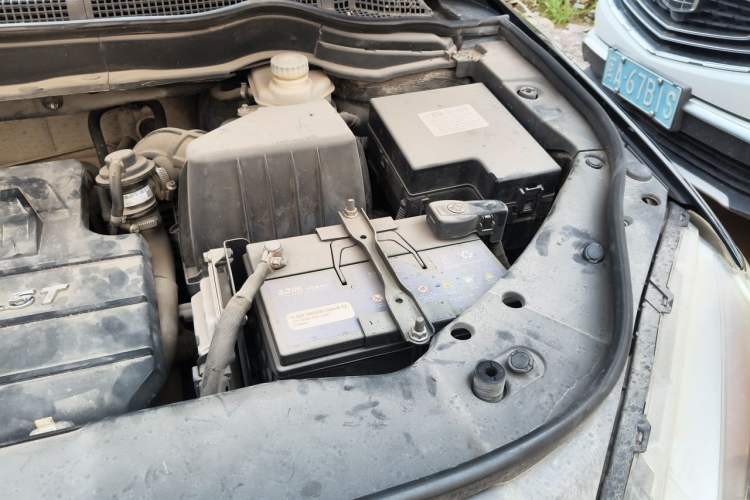 Used Haval H6 2015 Sport Edition 1.5T Manual Two-Wheel Drive Elite Model Engine Bay Left