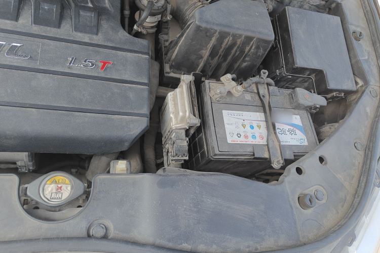 Used Haval H6 2015 Sport Edition 1.5T Automatic Two-Wheel Drive Luxury Model Engine Bay Left