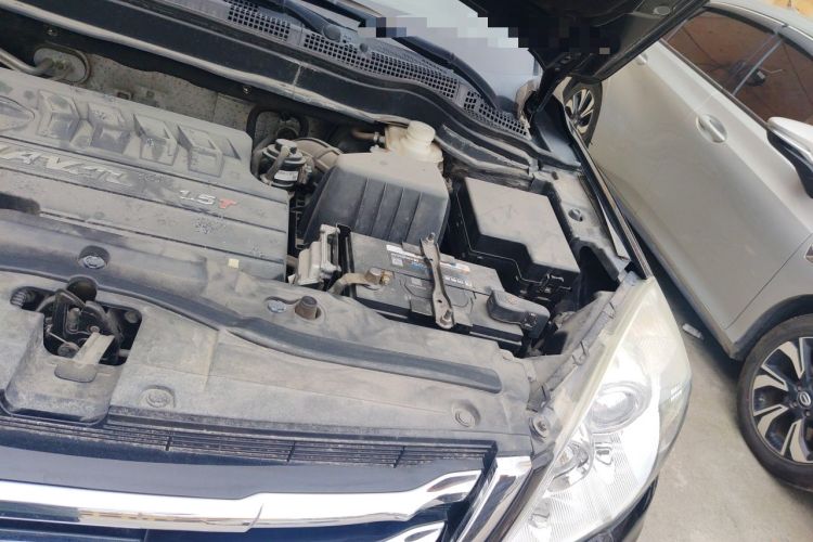 Used Haval H6 2015 Upgraded Model 1.5T Manual Two-Wheel Drive Elite Version Engine Bay Left