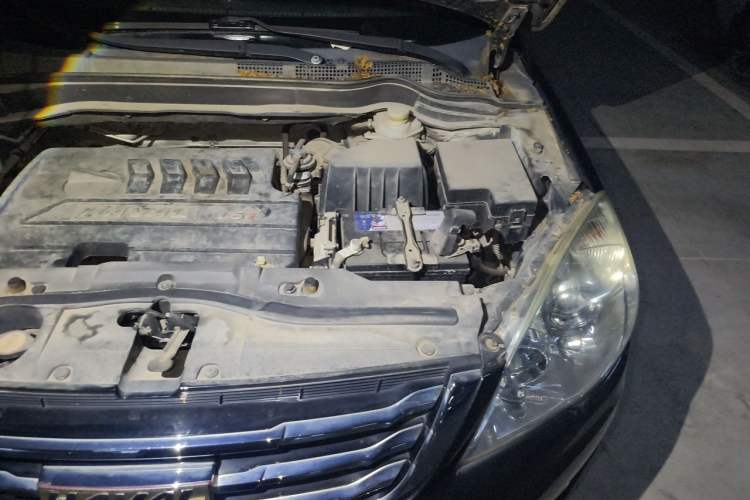 Used Haval H6 2015 Upgraded Model 1.5T Manual Two-Wheel Drive Elite Version Engine Bay Left