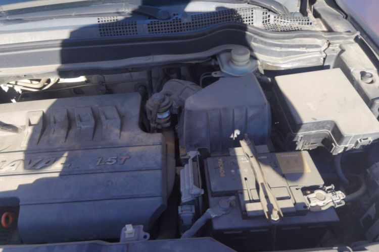 Used Haval H6 2015 Upgraded Model 1.5T Manual Two-Wheel Drive Elite Version Engine Bay Left