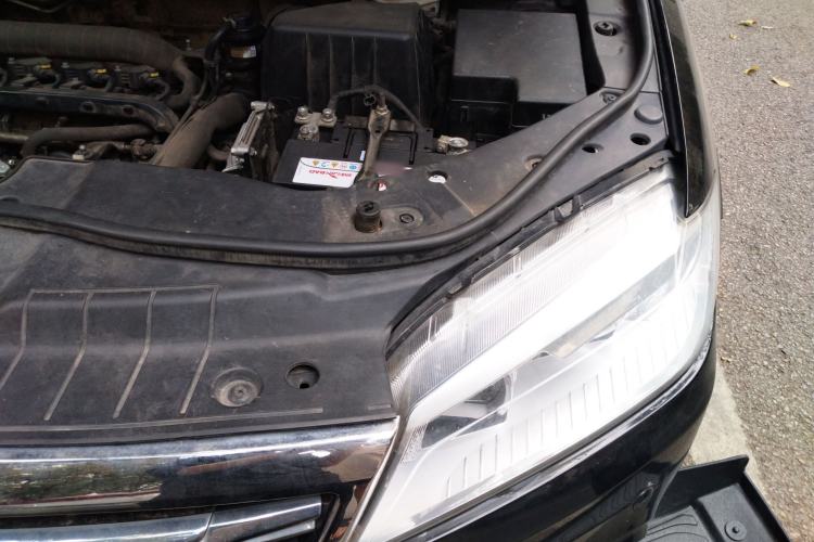 Used Haval H6 2015 Sport Edition 1.5T Automatic Two-Wheel Drive Luxury Model Engine Bay Left