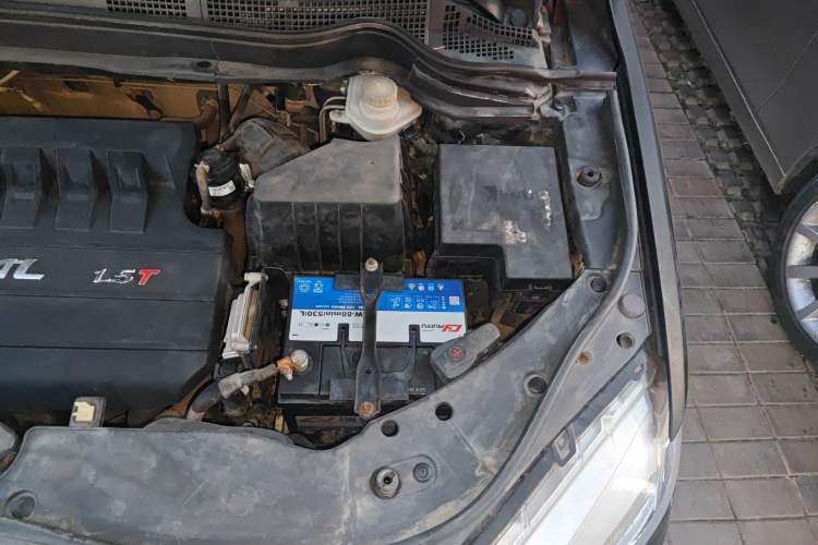 Used Haval H6 2015 Sport Edition 1.5T Manual Two-Wheel Drive Elite Model Engine Bay Left