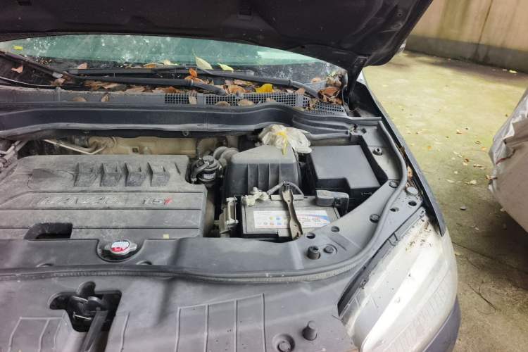 Used Haval H6 2015 Sport Edition 1.5T Automatic Two-Wheel Drive Luxury Model Engine Bay Left