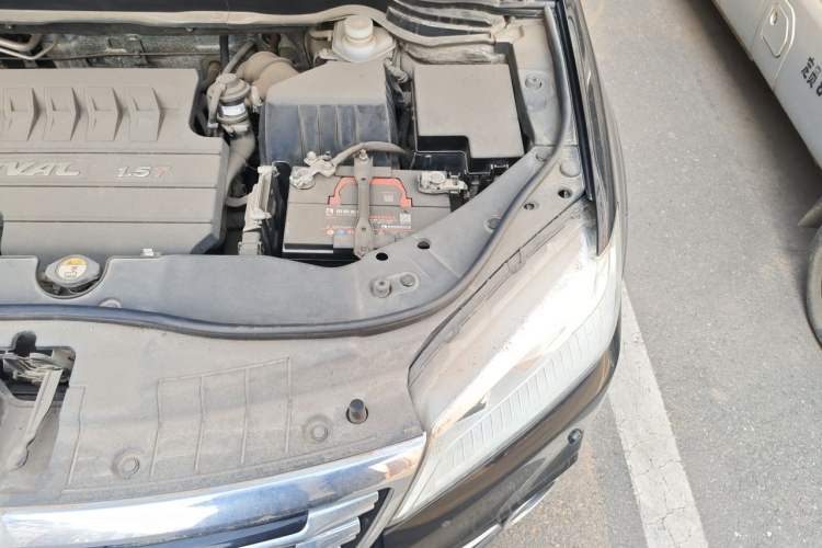 Used Haval H6 2015 Sport Edition 1.5T Automatic Two-Wheel Drive Luxury Model Engine Bay Left