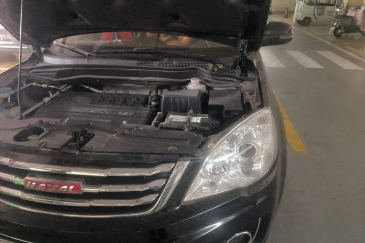 Used Haval H6 2015 Upgraded Model 1.5T Manual Two-Wheel Drive Elite Version Engine Bay Left