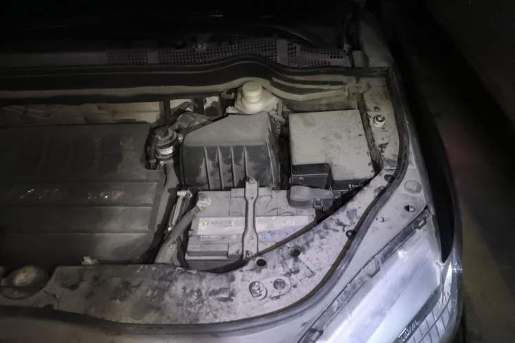 Used Haval H6 2015 Upgraded Model 1.5T Manual Two-Wheel Drive Elite Version Engine Bay Left