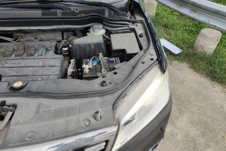 Used Haval H6 2015 Sport Edition 1.5T Automatic Two-Wheel Drive Luxury Model Engine Bay Left