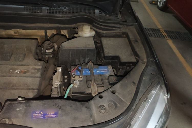 Used Haval H6 2015 Sport Edition 1.5T Automatic Two-Wheel Drive Luxury Model Engine Bay Left