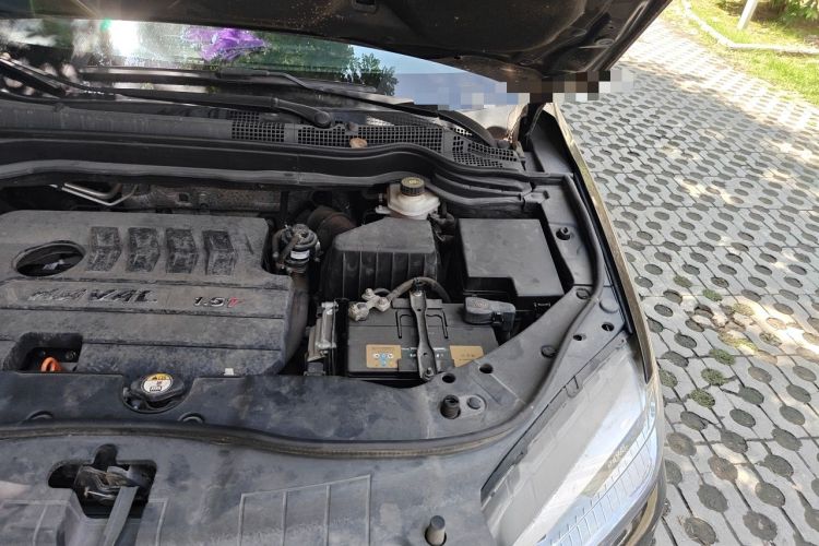 Used Haval H6 2015 Sport Edition 1.5T Automatic Two-Wheel Drive Luxury Model Engine Bay Left