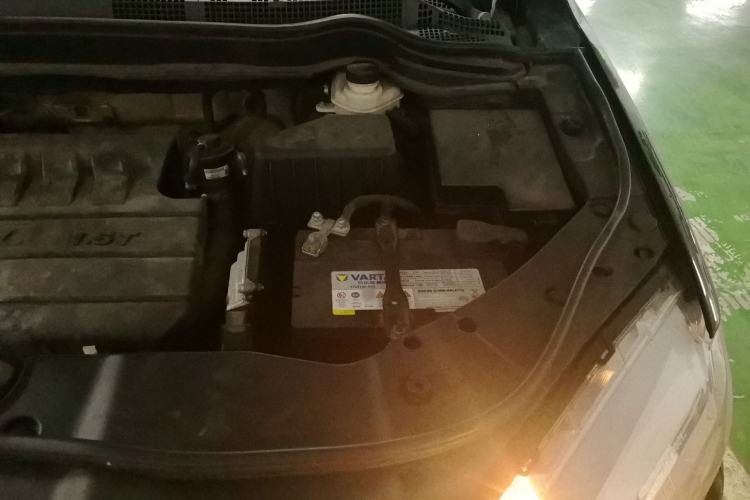 Used Haval H6 2015 Sport Edition 1.5T Automatic Two-Wheel Drive Luxury Model Engine Bay Left