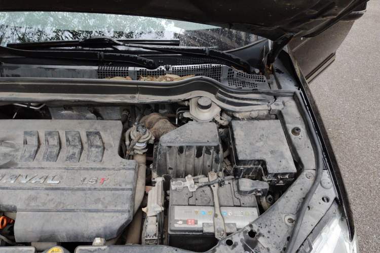 Used Haval H6 2015 Sport Edition 1.5T Automatic Two-Wheel Drive Luxury Model Engine Bay Left