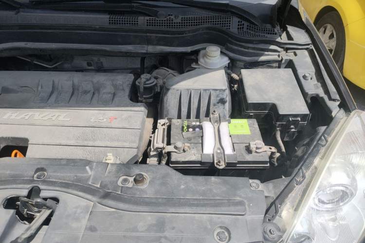 Used Haval H6 2015 Upgraded Model 1.5T Manual Two-Wheel Drive Elite Version Engine Bay Left
