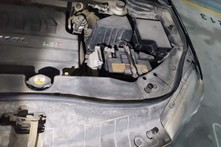 Used Haval H6 2015 Sport Edition 1.5T Automatic Two-Wheel Drive Luxury Model Engine Bay Left