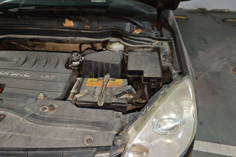 Used Haval H6 2015 Upgraded Model 1.5T Manual Two-Wheel Drive Elite Version Engine Bay Left