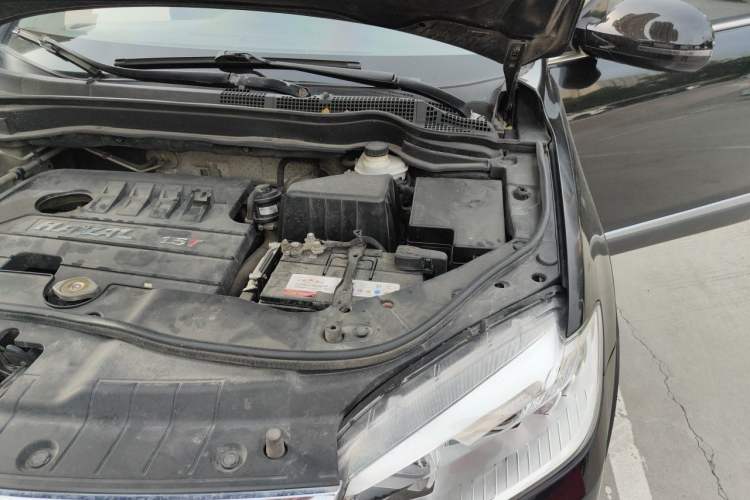 Used Haval H6 2015 Sport Edition 1.5T Automatic Two-Wheel Drive Luxury Model Engine Bay Left