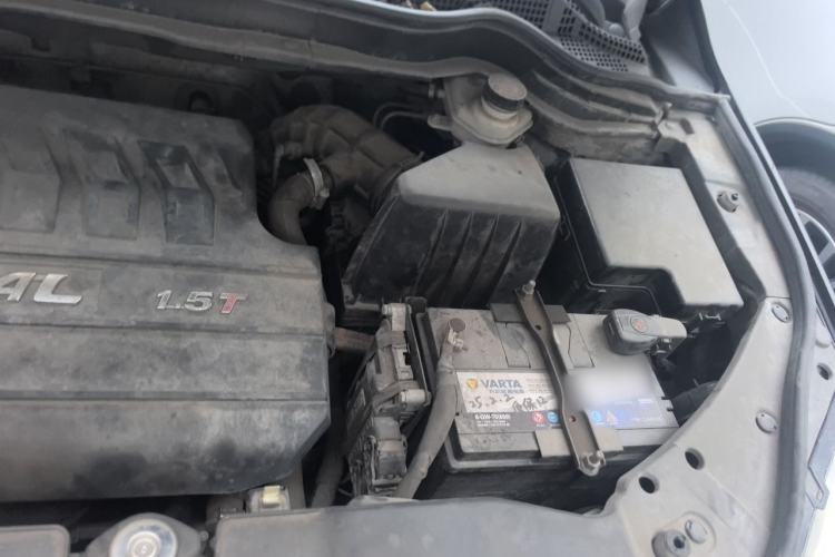 Used Haval H6 2015 Revised Version Sport Edition 1.5T Manual Transmission Two-Wheel Drive Elite Grade Engine Bay Left
