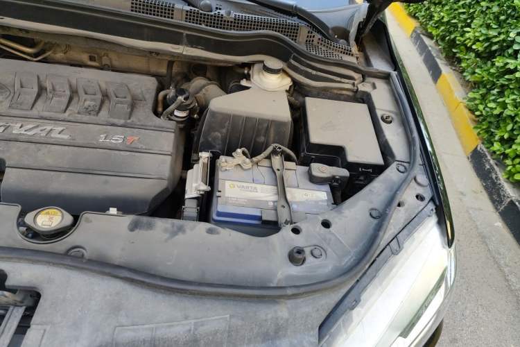 Used Haval H6 2015 Sport Edition 1.5T Automatic Two-Wheel Drive Luxury Model Engine Bay Left