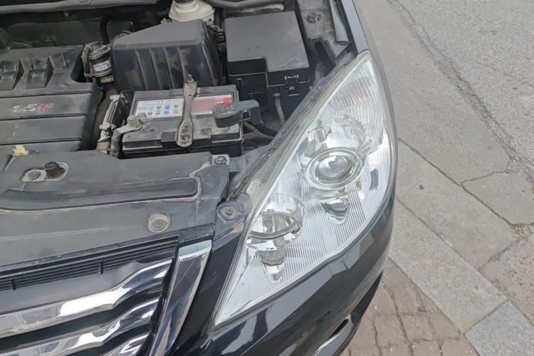 Used Haval H6 2015 Upgraded Model 1.5T Manual Two-Wheel Drive Elite Version Engine Bay Left