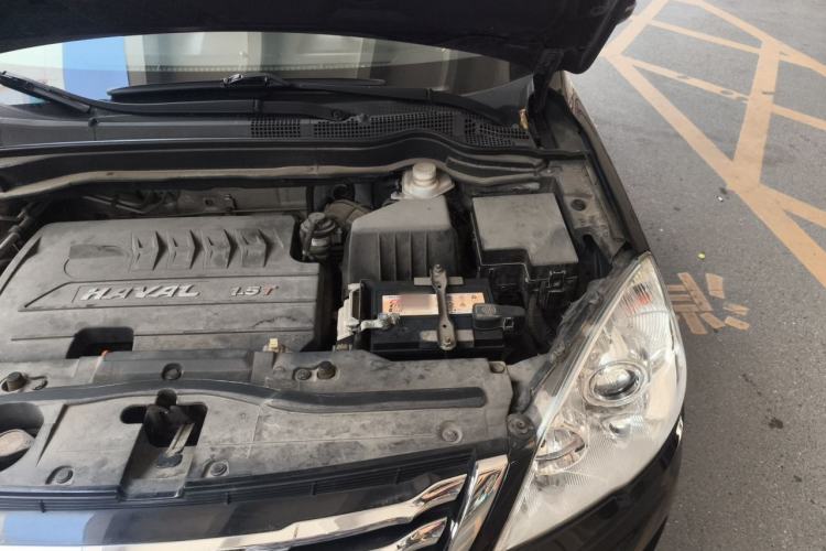 Used Haval H6 2015 Upgraded Model 1.5T Manual Two-Wheel Drive Elite Version Engine Bay Left