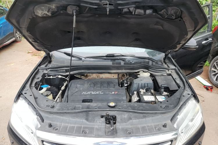 Used Haval H6 2015 Sport Edition 1.5T Automatic Two-Wheel Drive Luxury Model Engine Bay