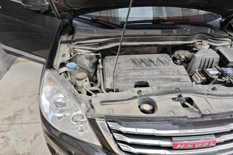 Used Haval H6 2015 Upgraded Model 1.5T Manual Two-Wheel Drive Elite Version Engine Bay Right