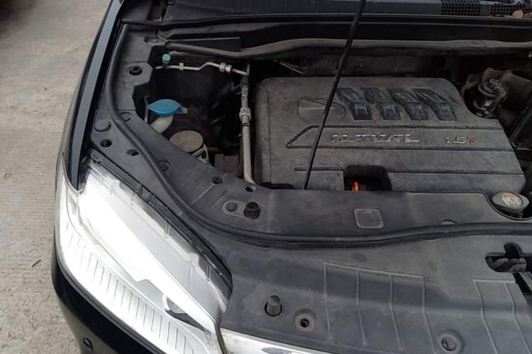 Used Haval H6 2015 Sport Edition 1.5T Automatic Two-Wheel Drive Luxury Model Engine Bay Right
