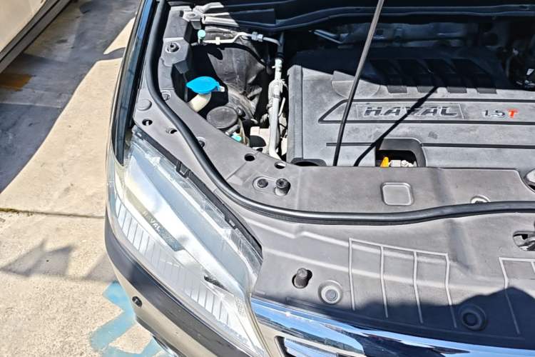 Used Haval H6 2015 Sport Edition 1.5T Automatic Two-Wheel Drive Luxury Model Engine Bay Right