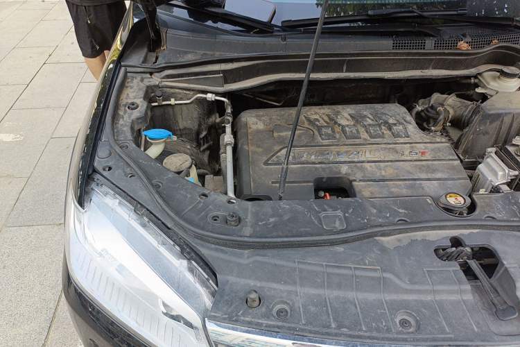 Used Haval H6 2015 Sport Edition 1.5T Automatic Two-Wheel Drive Luxury Model Engine Bay Right