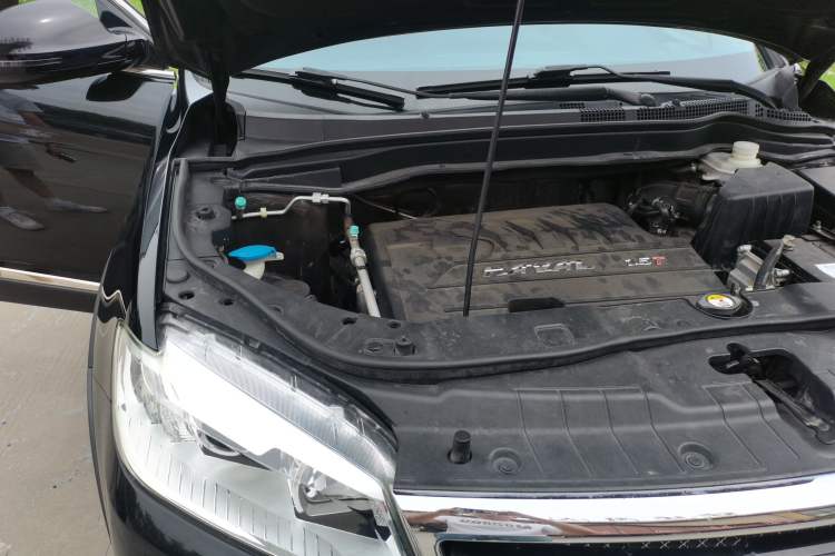 Used Haval H6 2015 Upgraded Model 1.5T Manual Two-Wheel Drive Prestige Version Engine Bay Right