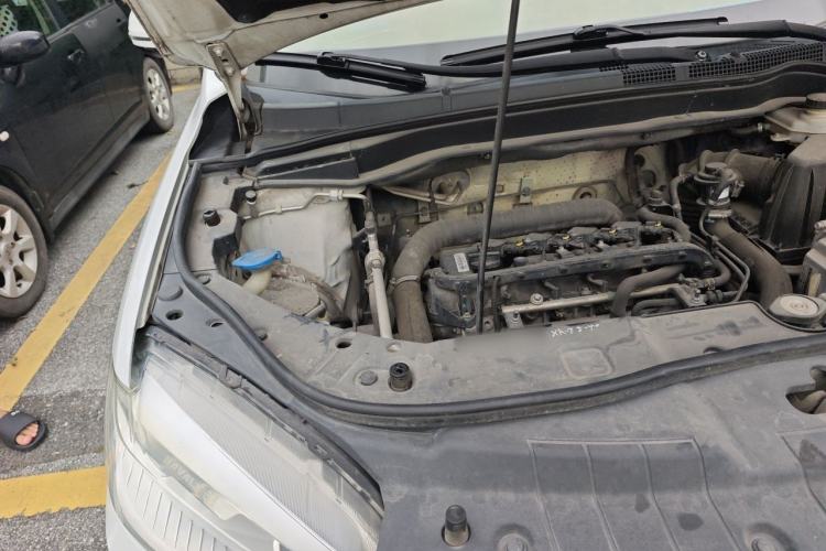 Used Haval H6 2015 Sport Edition 1.5T Automatic Two-Wheel Drive Luxury Model Engine Bay Right