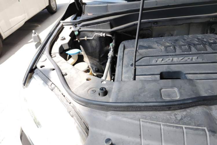 Used Haval H6 2015 Sport Edition 1.5T Automatic Two-Wheel Drive Luxury Model Engine Bay Right
