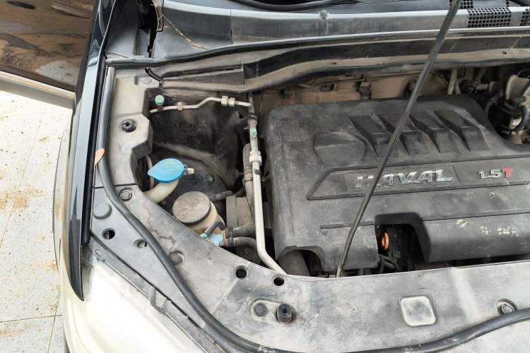 Used Haval H6 2015 Sport Edition 1.5T Automatic Two-Wheel Drive Luxury Model Engine Bay Right