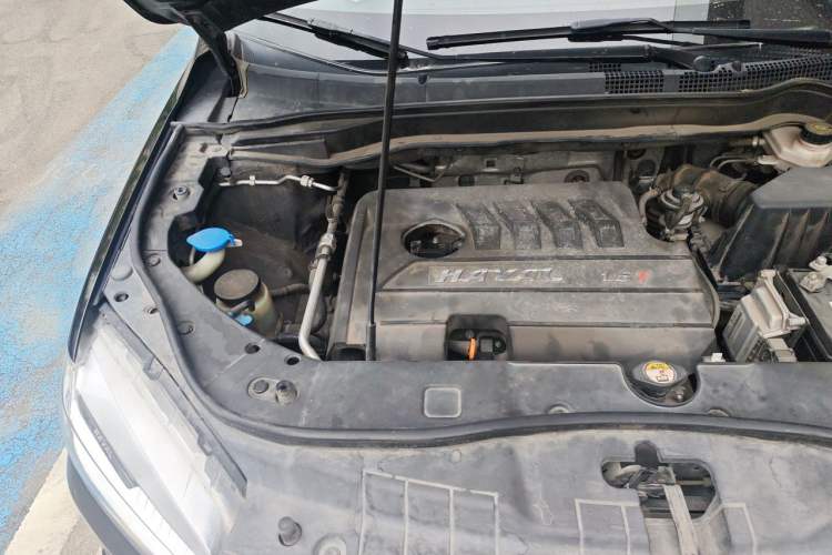 Used Haval H6 2015 Sport Edition 1.5T Automatic Two-Wheel Drive Luxury Model Engine Bay Right