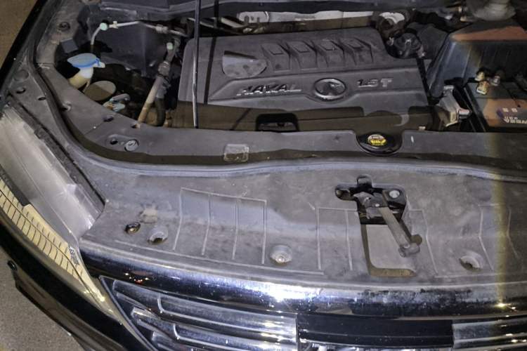 Used Haval H6 2015 Sport Edition 1.5T Automatic Two-Wheel Drive Luxury Model Engine Bay Right