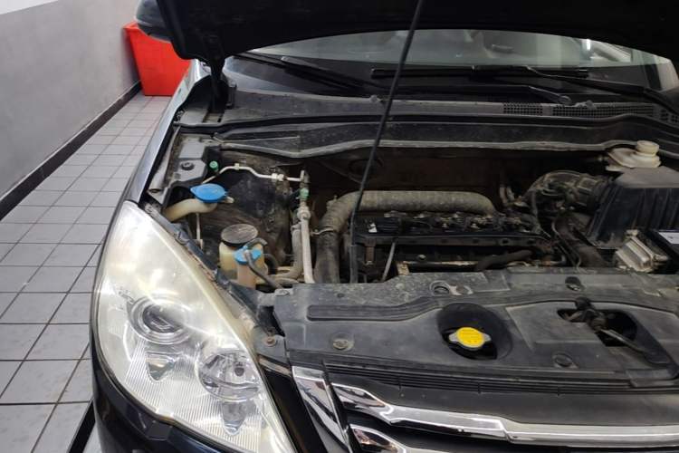 Used Haval H6 2015 Upgraded Model 1.5T Manual Two-Wheel Drive Elite Version Engine Bay Right