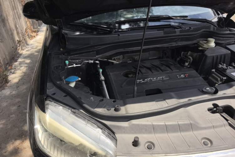 Used Haval H6 2015 Sport Edition 1.5T Automatic Two-Wheel Drive Luxury Model Engine Bay Right