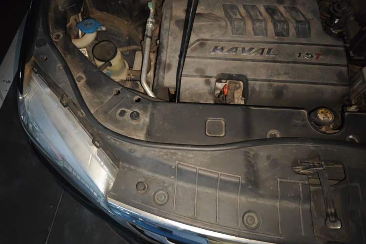 Used Haval H6 2015 Sport Edition 1.5T Automatic Two-Wheel Drive Luxury Model Engine Bay Right