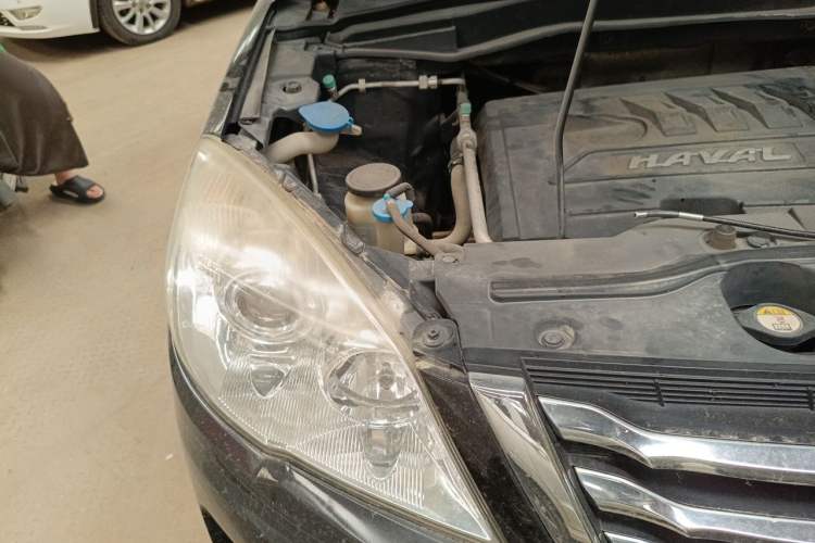Used Haval H6 2015 Upgraded Model 1.5T Manual Two-Wheel Drive Elite Version Engine Bay Right