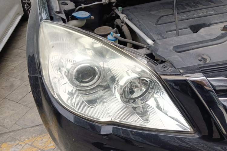 Used Haval H6 2015 Upgraded Model 1.5T Manual Two-Wheel Drive Elite Version Engine Bay Right