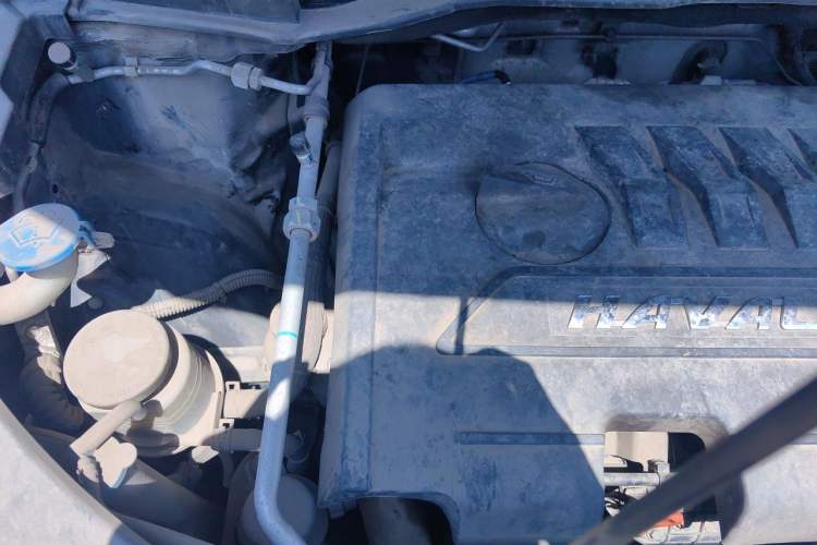 Used Haval H6 2015 Revised Version Sport Edition 1.5T Manual Transmission Two-Wheel Drive Elite Grade Engine Bay Right