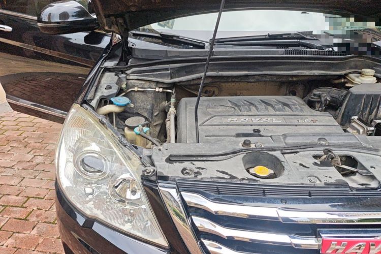 Used Haval H6 2015 Upgraded Model 1.5T Manual Two-Wheel Drive Elite Version Engine Bay Right