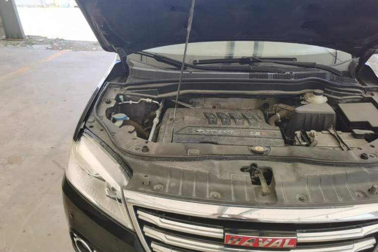 Used Haval H6 2015 Revised Version Sport Edition 1.5T Manual Transmission Two-Wheel Drive Elite Grade Engine Bay Right