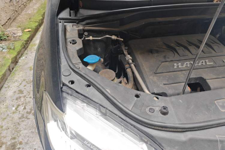 Used Haval H6 2015 Sport Edition 1.5T Automatic Two-Wheel Drive Luxury Model Engine Bay Right
