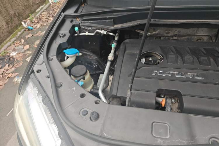 Used Haval H6 2015 Sport Edition 1.5T Automatic Two-Wheel Drive Luxury Model Engine Bay Right