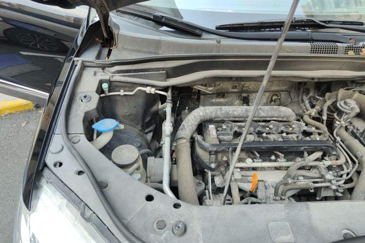 Used Haval H6 2015 Sport Edition 1.5T Automatic Two-Wheel Drive Luxury Model Engine Bay Right