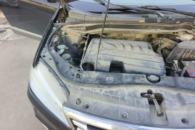 Used Haval H6 2015 Revised Version Sport Edition 1.5T Manual Transmission Two-Wheel Drive Elite Grade Engine Bay Right