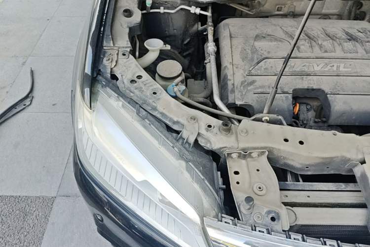 Used Haval H6 2015 Sport Edition 1.5T Automatic Two-Wheel Drive Luxury Model Engine Bay Right